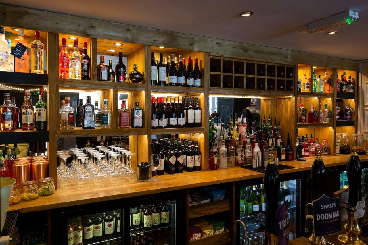 The Poacher Inn Hook  Extérieur photo