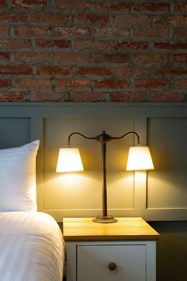 The Poacher Inn Hook  Extérieur photo