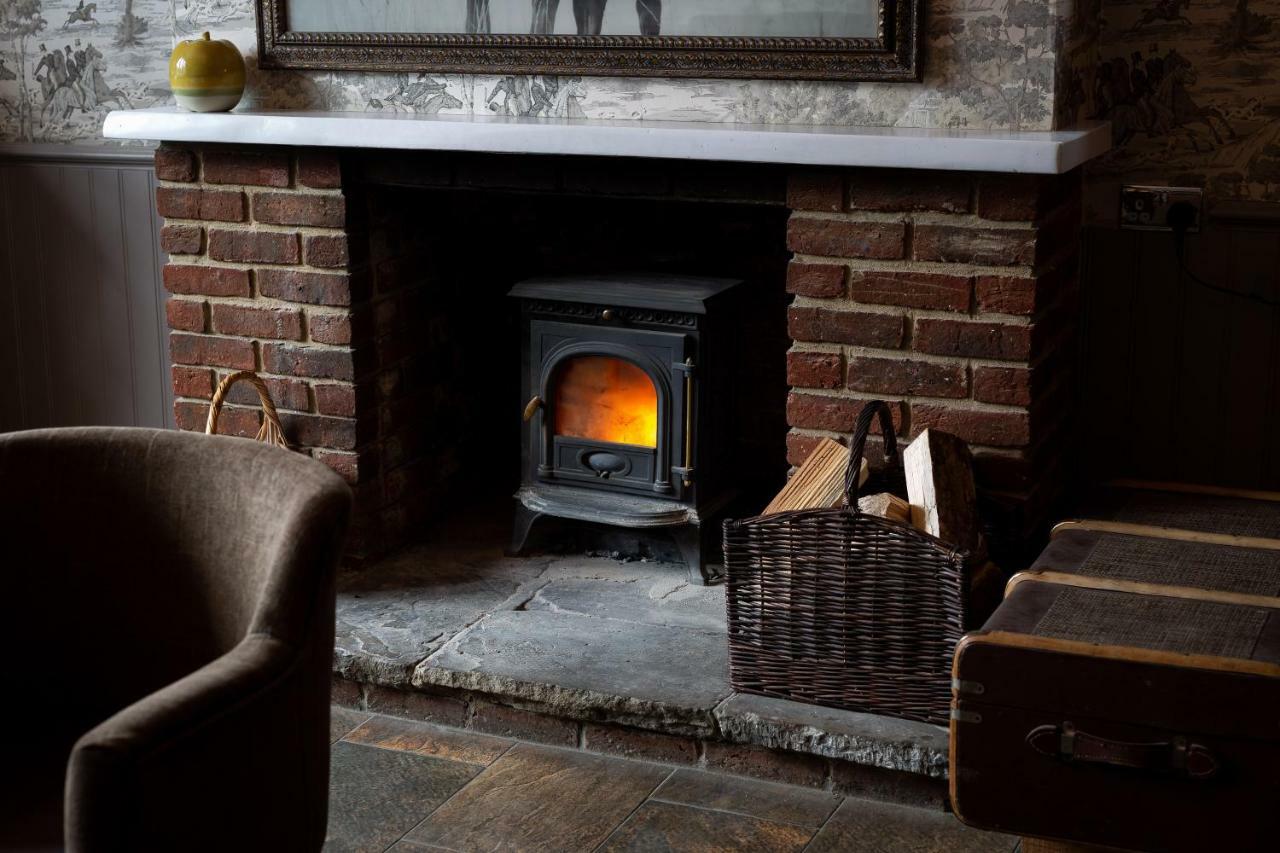 The Poacher Inn Hook  Extérieur photo