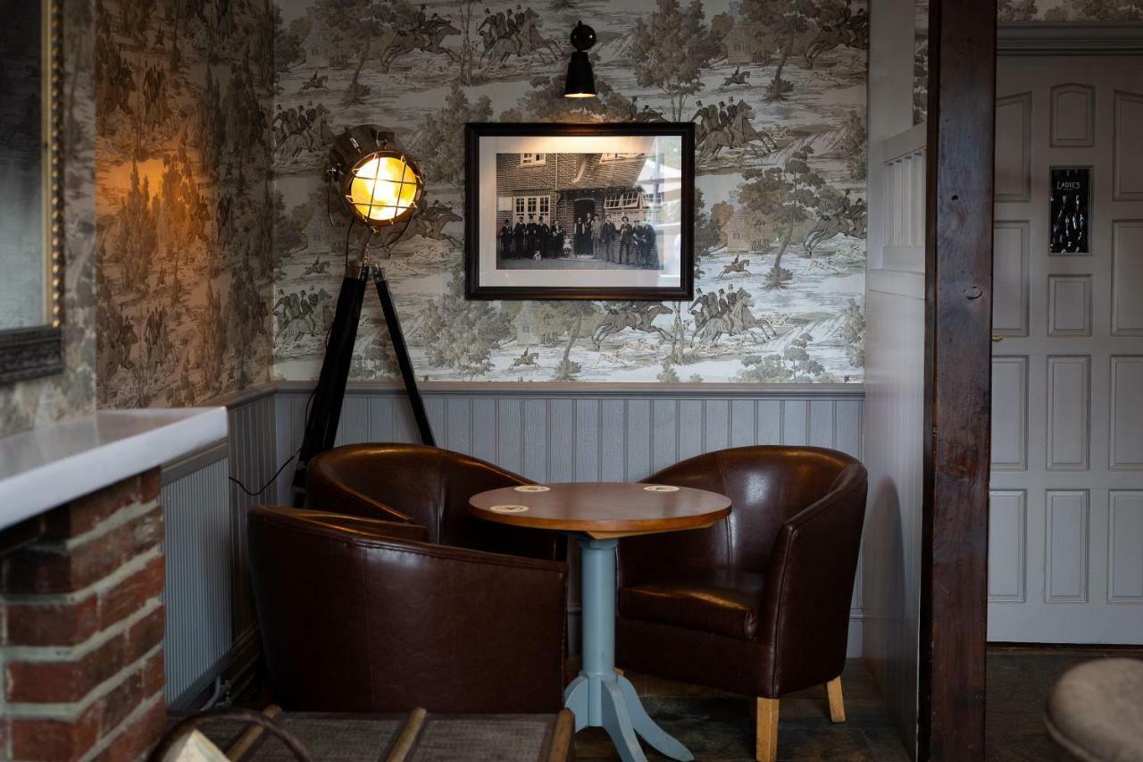 The Poacher Inn Hook  Extérieur photo